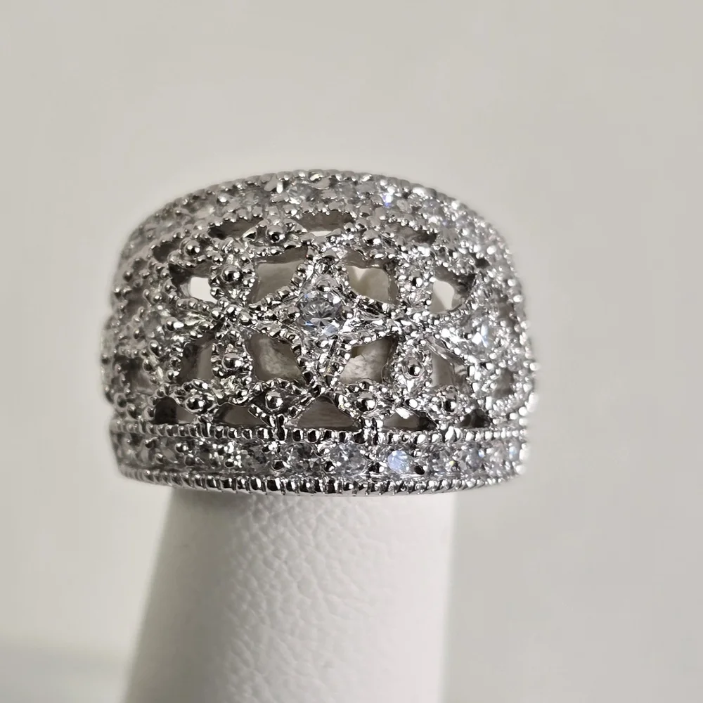 Exquisite Sterling Silver 925 Ring - A True Showstopper